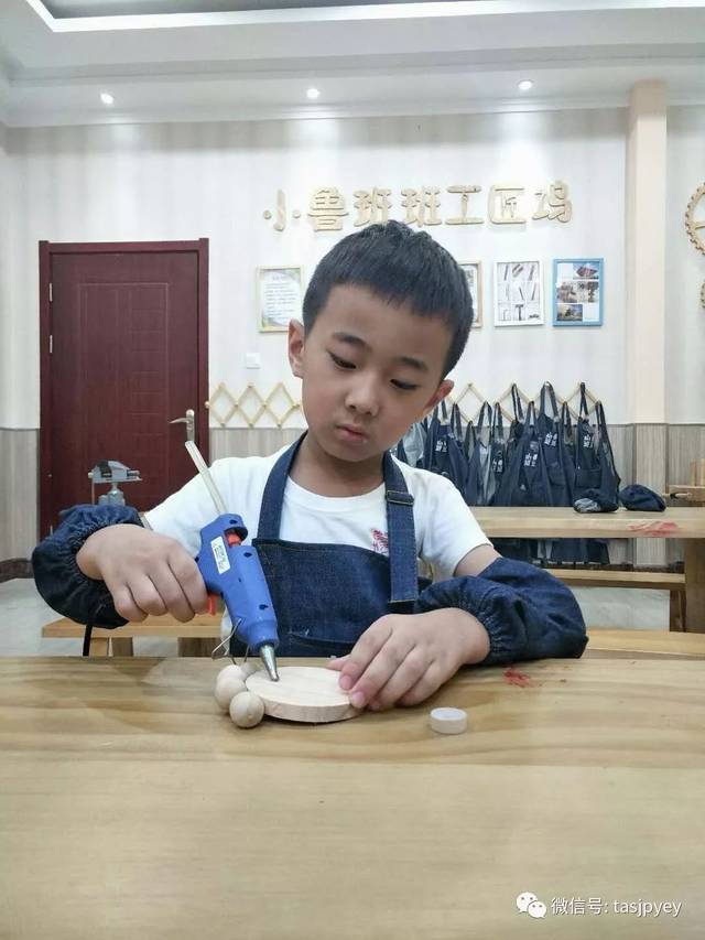 金鵬泰山公館幼兒園——木工坊里的“交響曲”